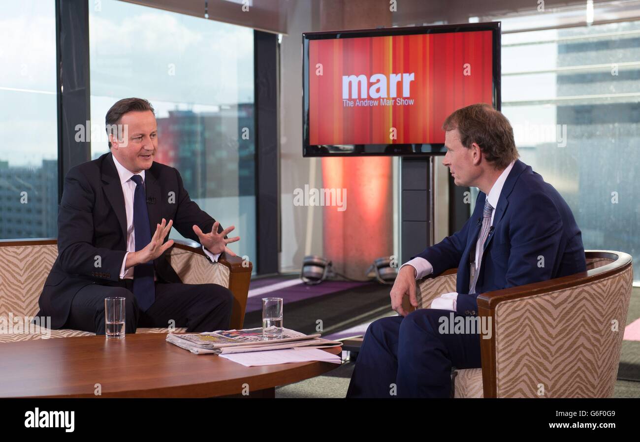 Le Premier ministre David Cameron (à gauche), interviewé par Andrew Marr, apparaît dans le programme des affaires courantes de la BBC, l'exposition Andrew Marr à Manchester, avant le début de la conférence annuelle du Parti conservateur. Banque D'Images