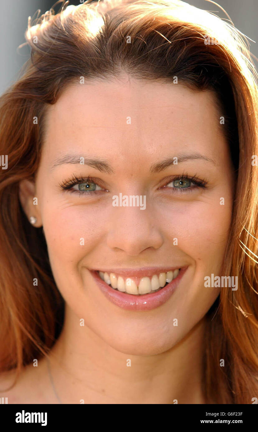 Louise Griffiths, finaliste de la Fame Academy, 26 ans, de Herts, lors d'une séance photo de tous les élèves ensemble pour la première fois avant de commencer leur formation à l'Academy House à Highgate, dans le nord de Londres. Banque D'Images