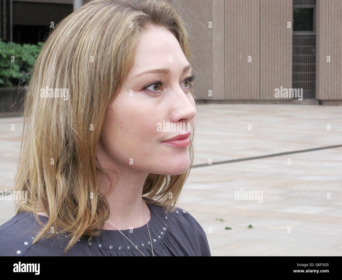 Jessica Knight, la fille de la victime du meurtre Janis Dundas livre une déclaration de famille à l'extérieur de la cour de la Couronne de Liverpool, Jack Huxley ayant été aujourd'hui emprisonné à vie avec un minimum de 21 ans et huit mois pour le meurtre brutal de sa mère. Banque D'Images