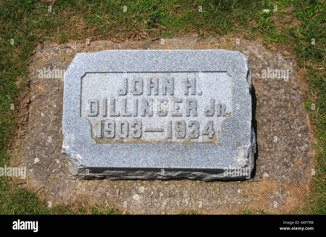 Pierre tombale du de John Herbert Dillinger, braqueur de banque américain. Banque D'Images Pierre tombale du de John Herbert Dillinger, braqueur de banque américain. Banque D'Images