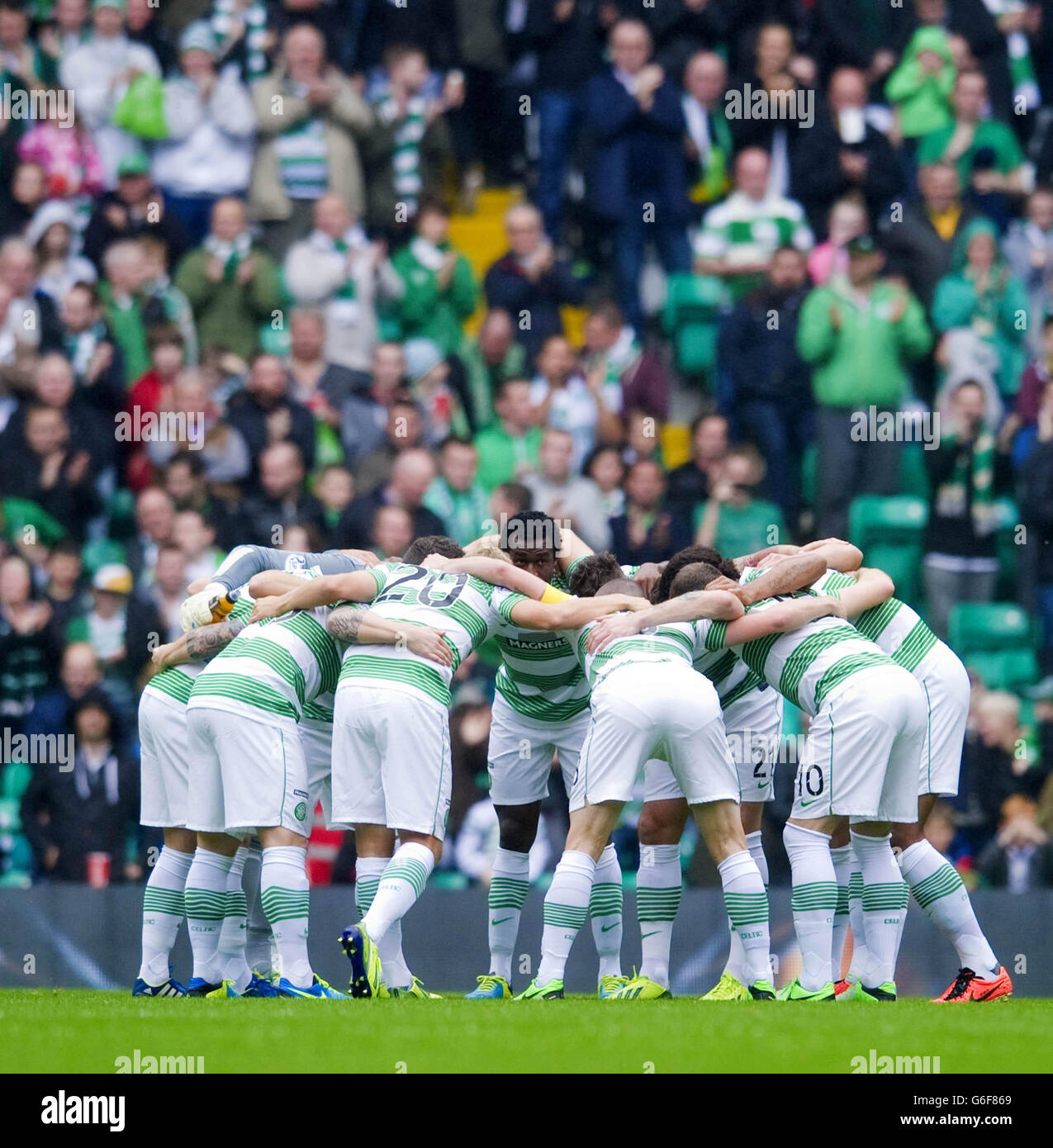 Soccer - Scottish Premiership - Celtic v St Johnstone - Celtic Park.Celtic Huddle avant le match Scottish Premiership au Celtic Park, Glasgow. Banque D'Images