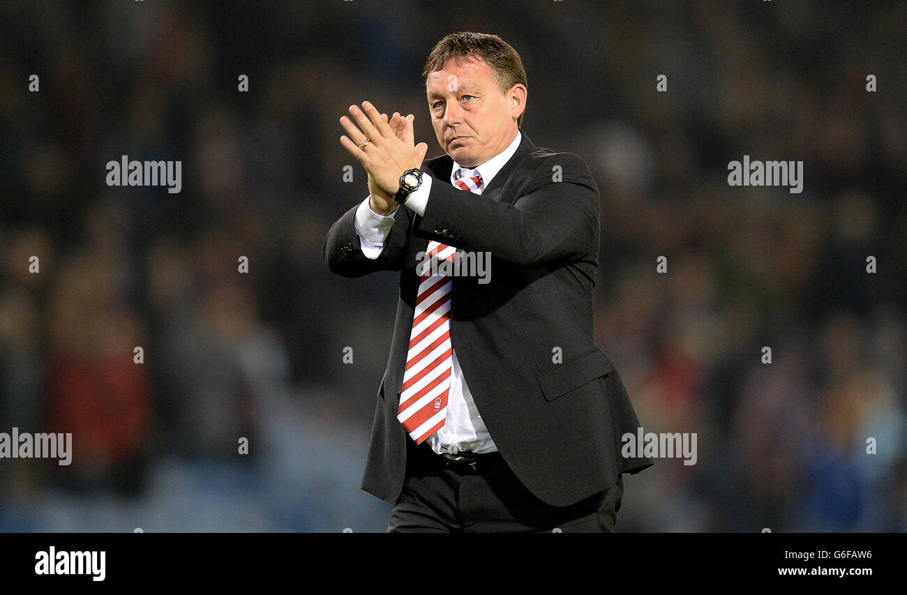 Football - Capital One Cup - troisième tour - Burnley / Nottingham Forest - Turf Moor.Billy Davies, directeur de la forêt de Nottingham, applaudit les fans après la défaite de ses équipes de 2-1 contre Burnley Banque D'Images