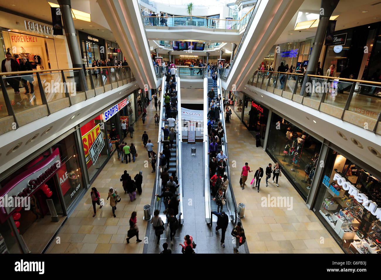 Vue générale de l'intérieur du centre commercial Bullring de Birmingham, le complexe célèbre son 10e anniversaire après son ouverture au public en 2003. Banque D'Images