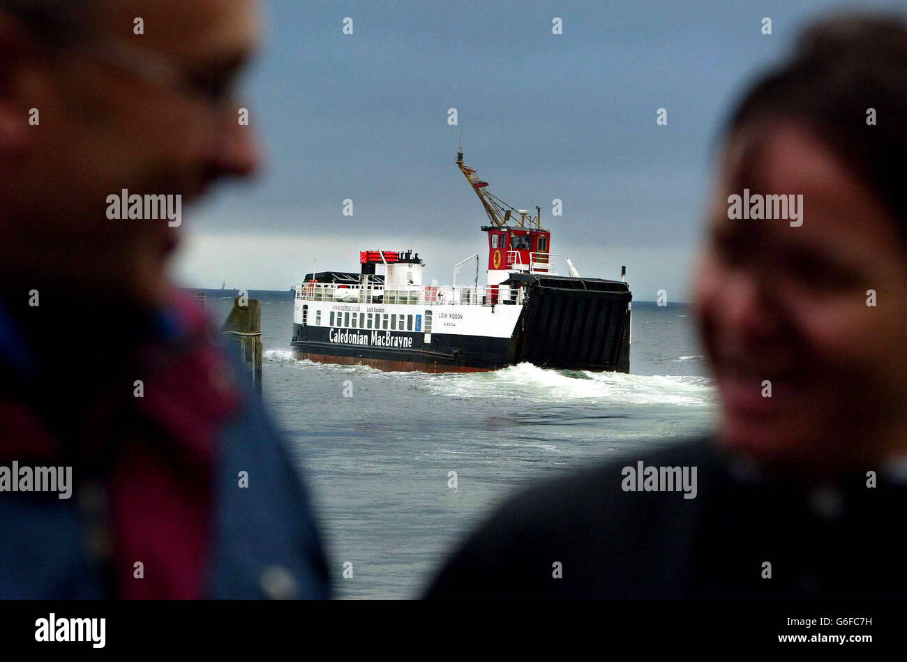 Photo d'un ferry calédonien MacBrayne qui relie Largs à Millport, dans l'ouest de l'Écosse. Caledonian MacBrayne discute actuellement avec son syndicat au sujet d'une action de grève qui paralyserait tous les ferries autour de l'Écosse. Banque D'Images