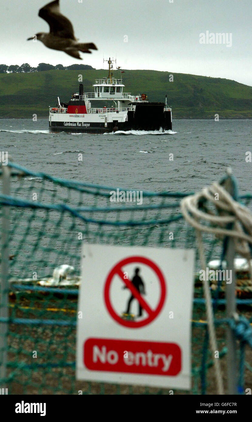 Photo d'un ferry calédonien MacBrayne qui relie Largs à Millport, dans l'ouest de l'Écosse. Caledonian MacBrayne discute actuellement avec son syndicat au sujet d'une action de grève qui paralyserait tous les ferries autour de l'Écosse. Banque D'Images