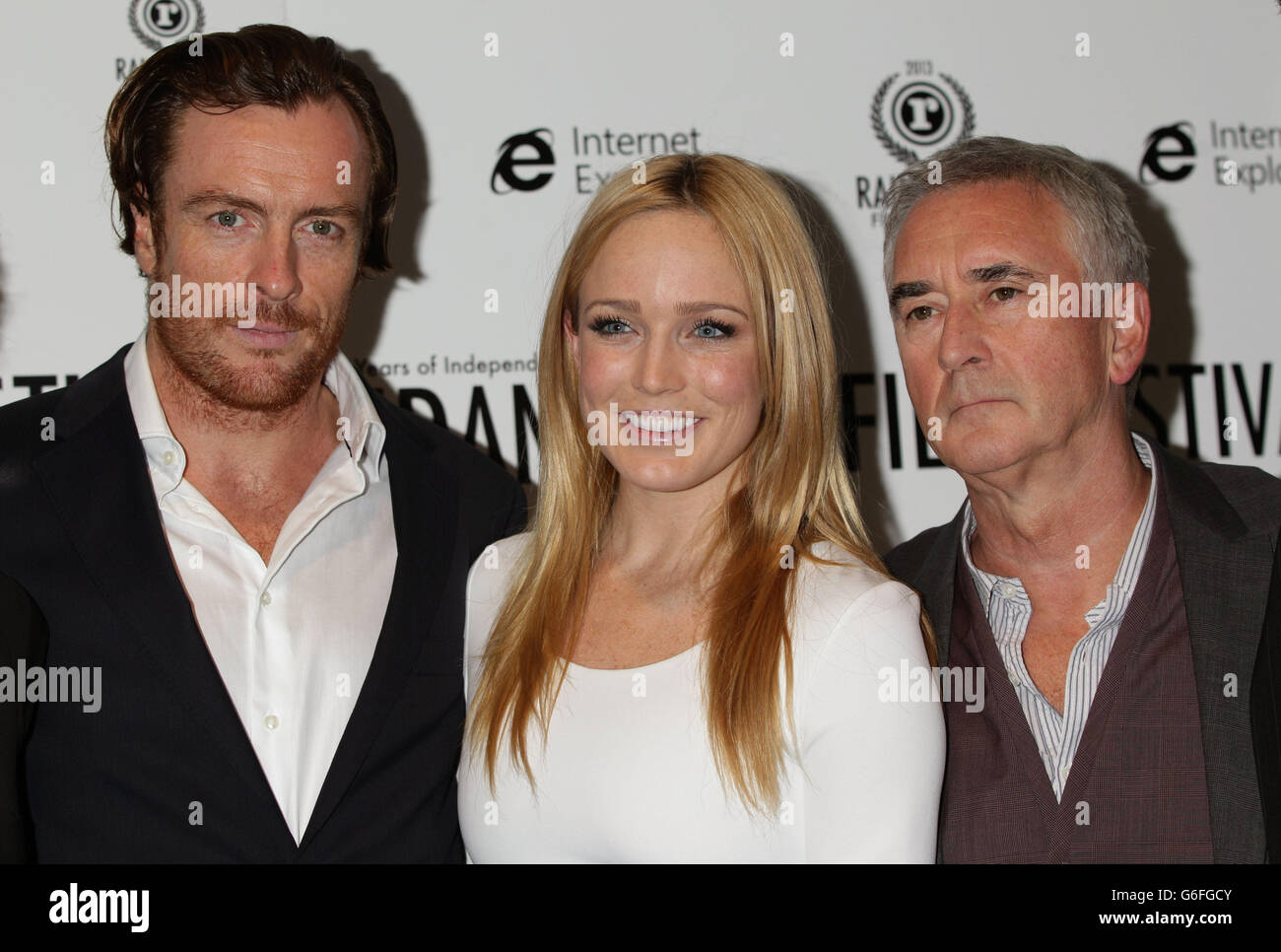 Les acteurs (de gauche à droite) Toby Stephens, Caity Lotz et Denis Lawson arrivent pour la première britannique de la machine, dans le cadre du 21e festival du film de Raidance, à vue Piccadilly, dans le centre de Londres. Banque D'Images
