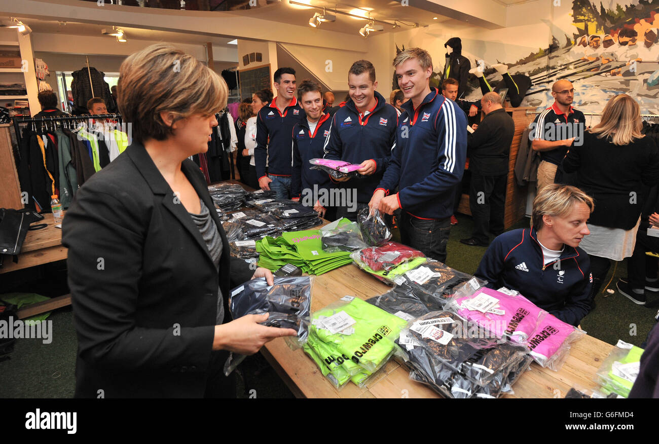 Aviron - Canoë Équipe GO Lancement Kit - le remblai Studios Banque D'Images