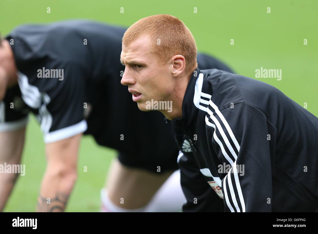 Football - Barclays Premier League - Fulham / Cardiff City - Craven Cottage. Steve Sidwell de Fulham pendant l'échauffement Banque D'Images