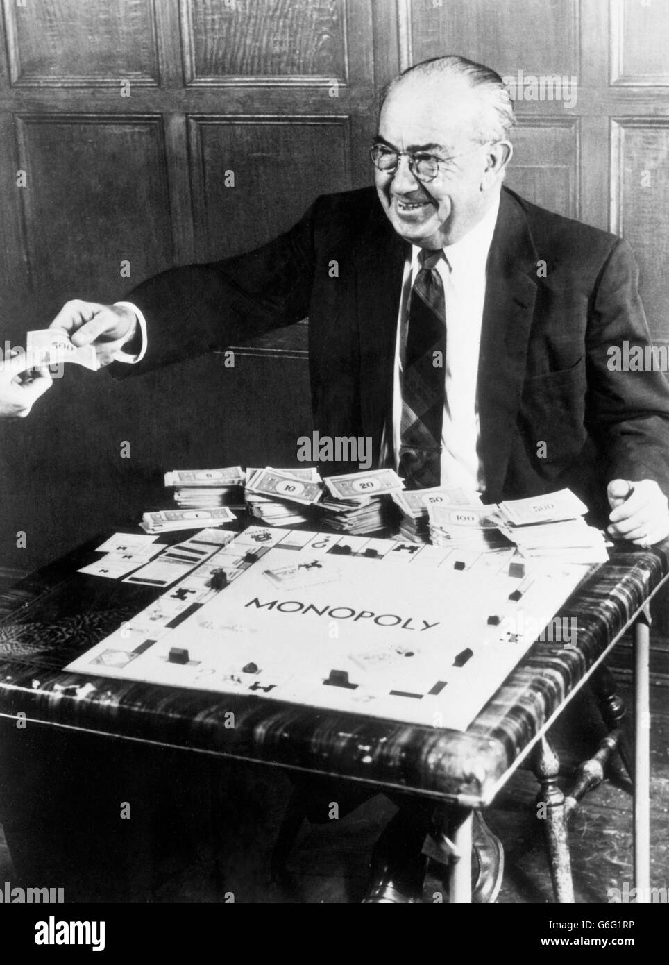 Charles B Darrow, qui a fait fortune en inventant le monopole du jeu quand il était hors de travail pendant la Grande Dépression. Date inconnue. Banque D'Images
