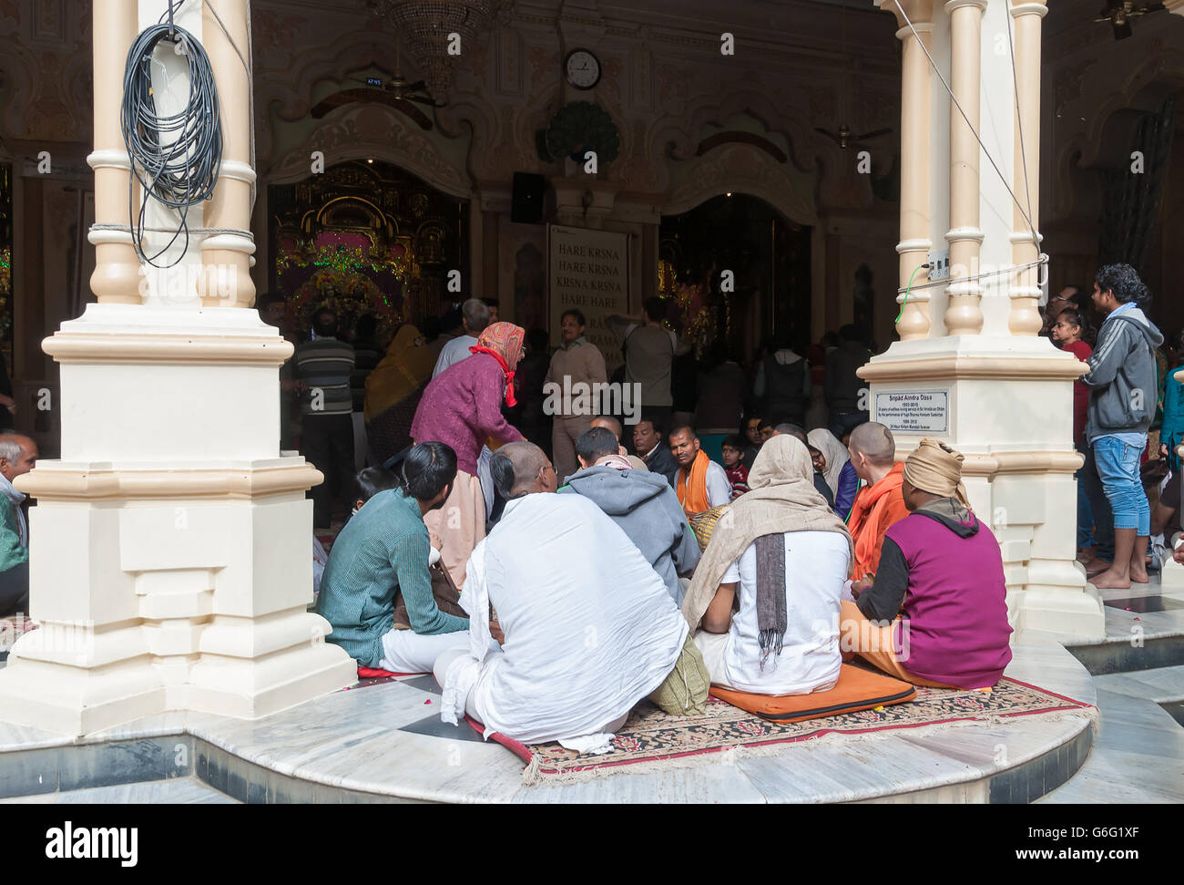 Personnes au Sri Temple Krishna-Balaram Banque D'Images