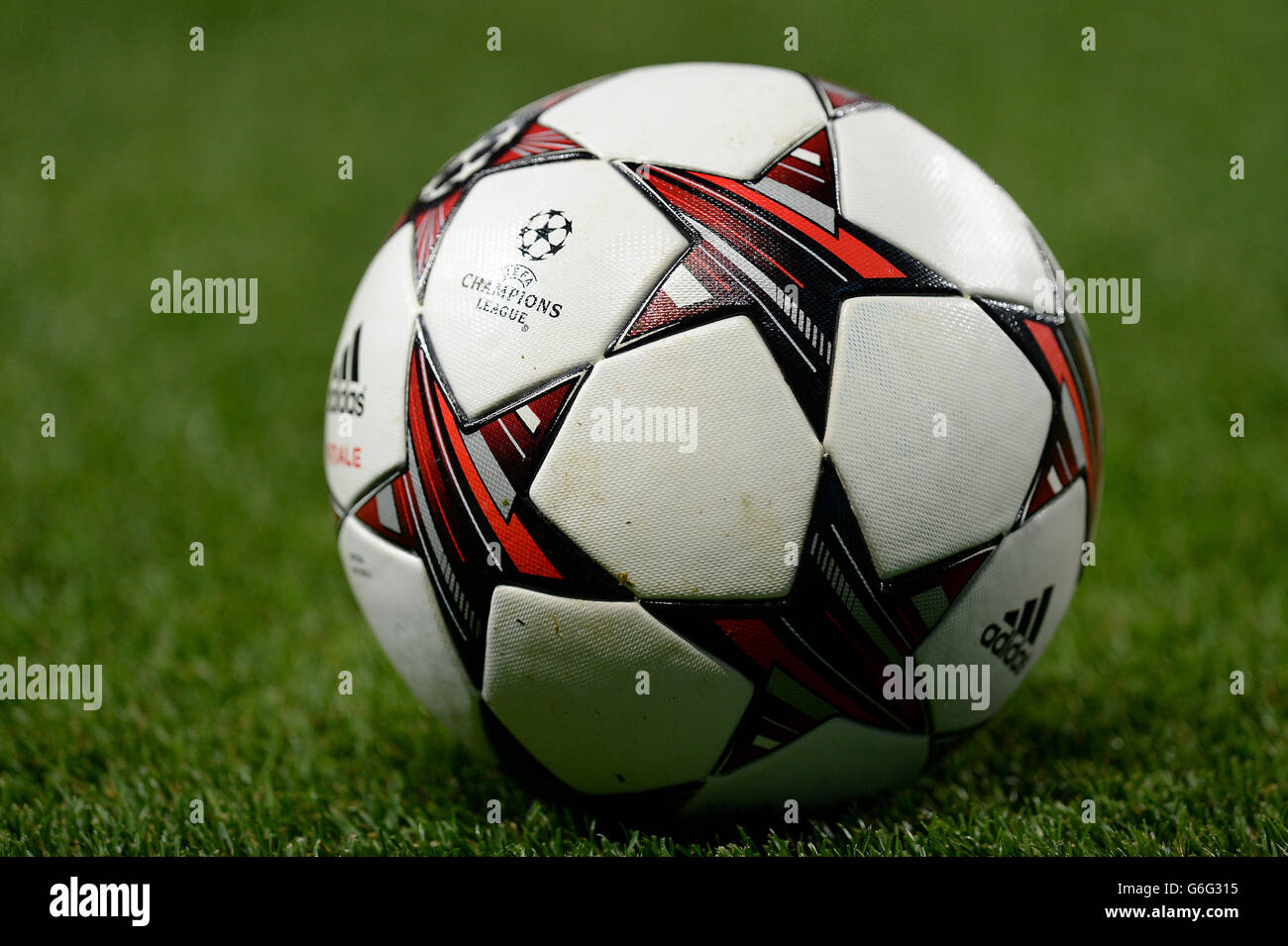 Adidas champions league football Banque de photographies et d'images à  haute résolution - Alamy