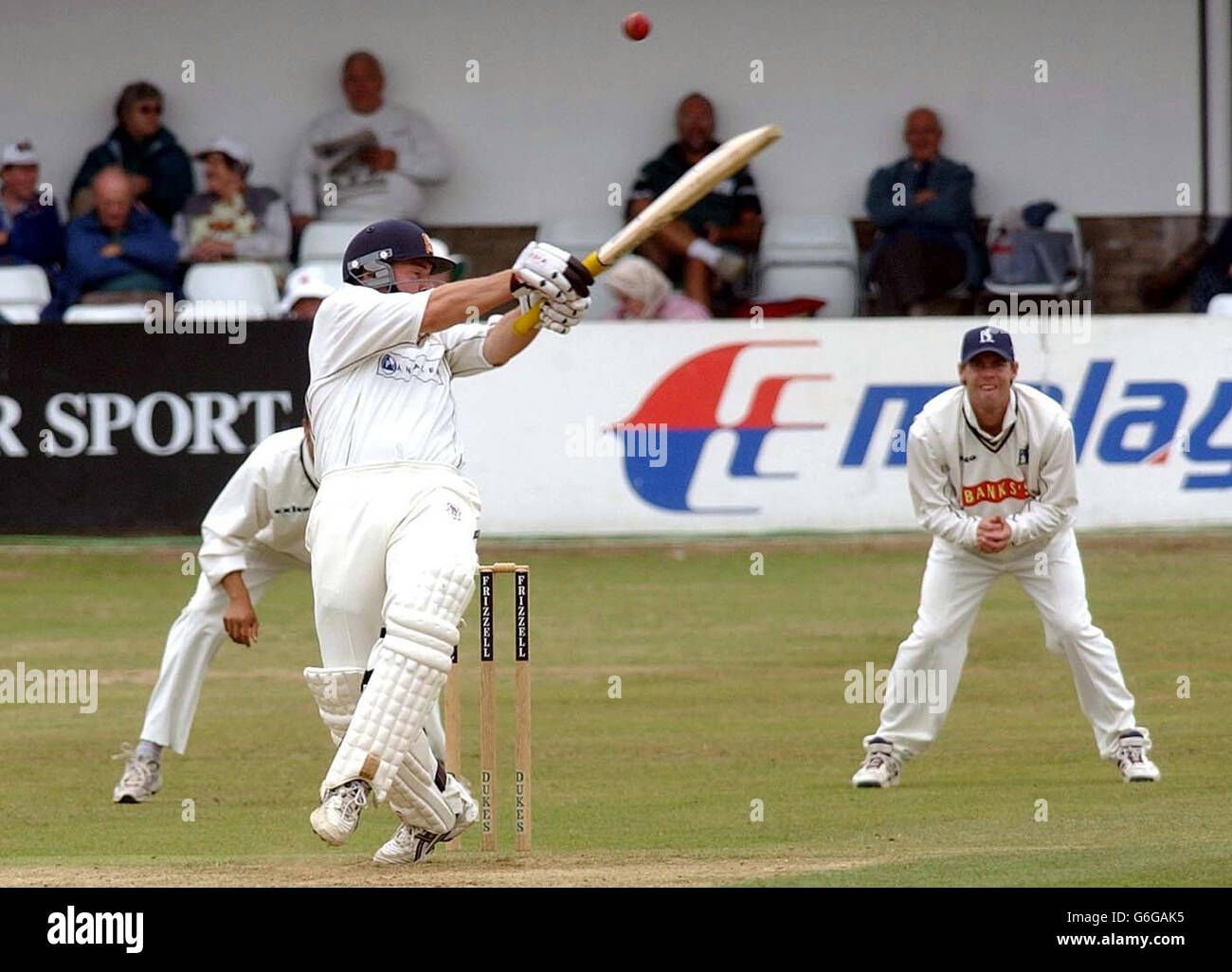 Graham Napier, d'Essex, en action lors de leur match de la division de championnat du comté de Frizzell, au terrain de cricket de Chelmsford, dans l'Essex. Banque D'Images