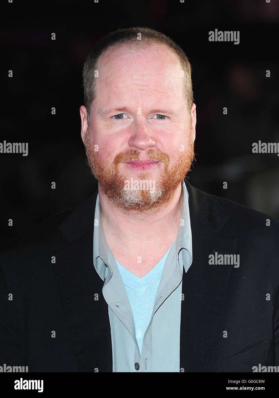 Joss Whedon arrive pour la première mondiale de Thor : Dark World, à l'Odeon Leicester Square, Londres. Banque D'Images