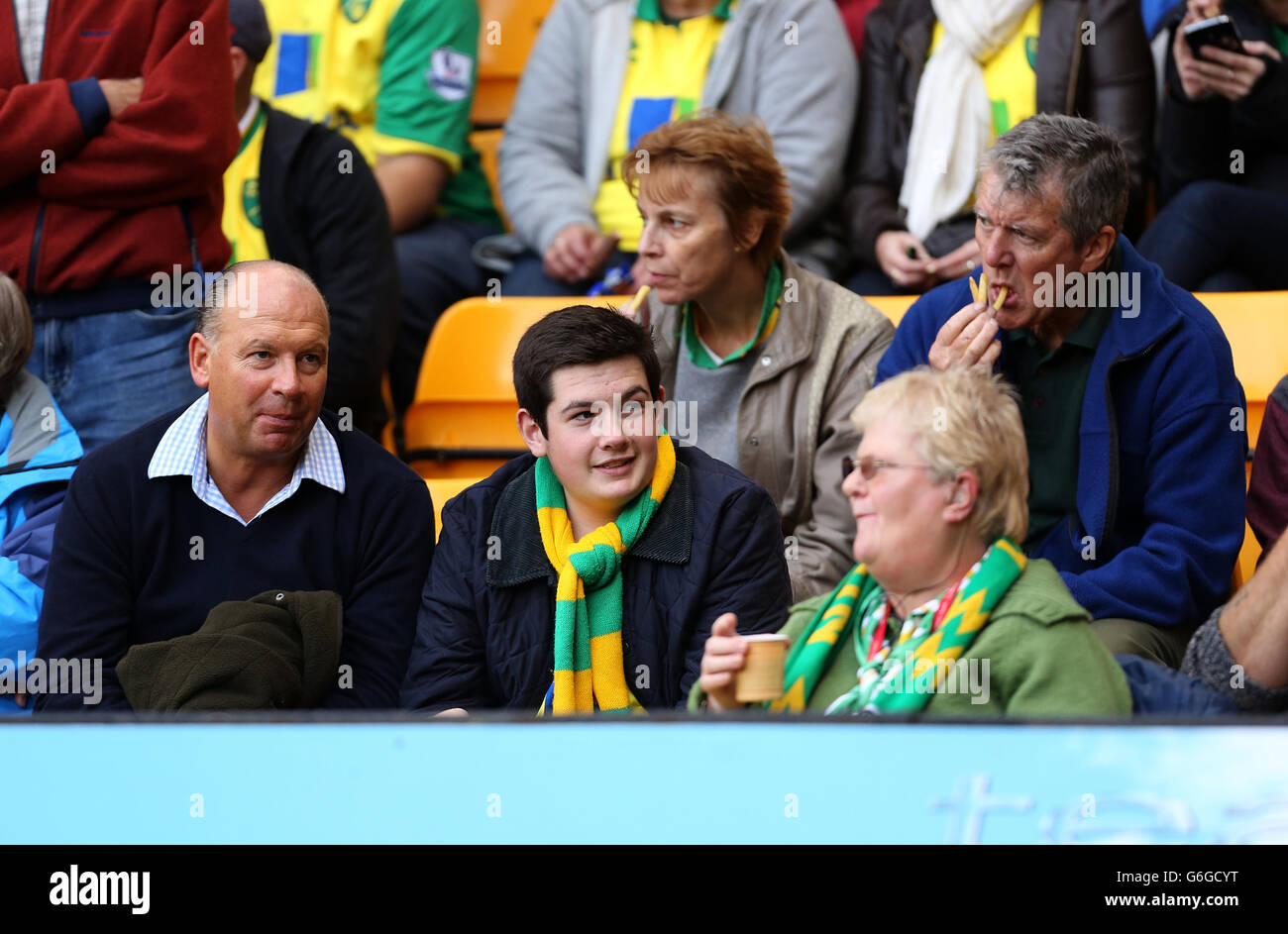 Football - Barclays Premier League - Norwich City / Cardiff City - Carrow Road.Norwich City fans dans les stands Banque D'Images