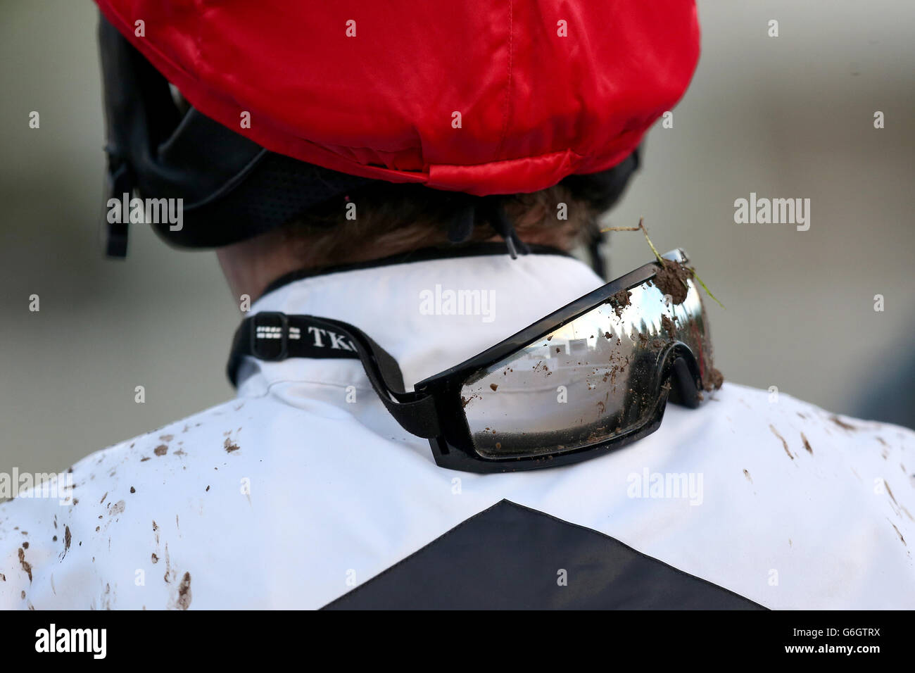 Détail des lunettes de course de jockey Nick Scholfield couvertes de boue  Après son parcours dans la radio William Hill - Télécharger L'obstacle de  l'application « National Hunt » novices Photo Stock -