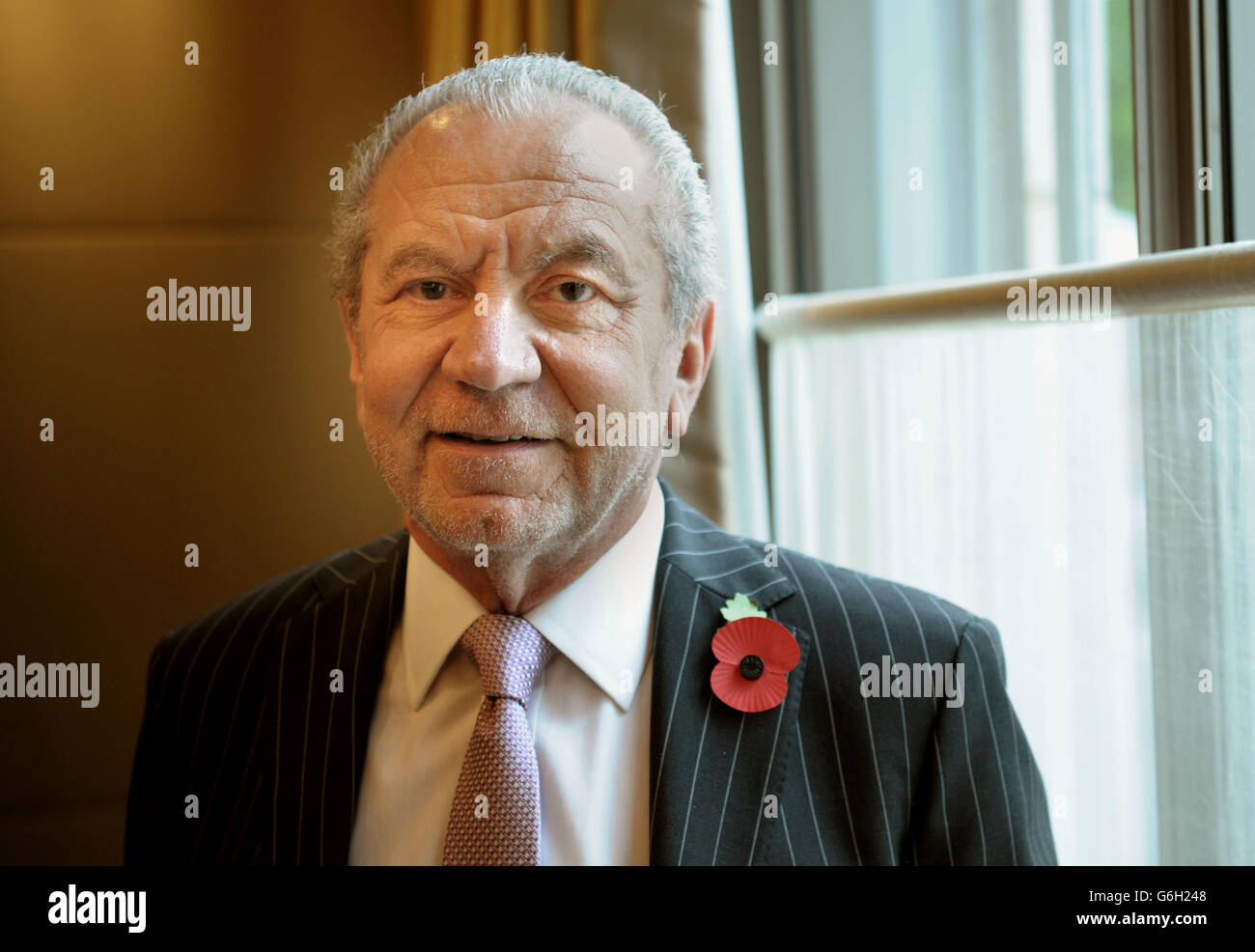 Lord Alan Sugar assiste à un déjeuner hommage pour Graham Norton organisé par les Lady Taverners à l'hôtel Dorchester, Londres. Banque D'Images