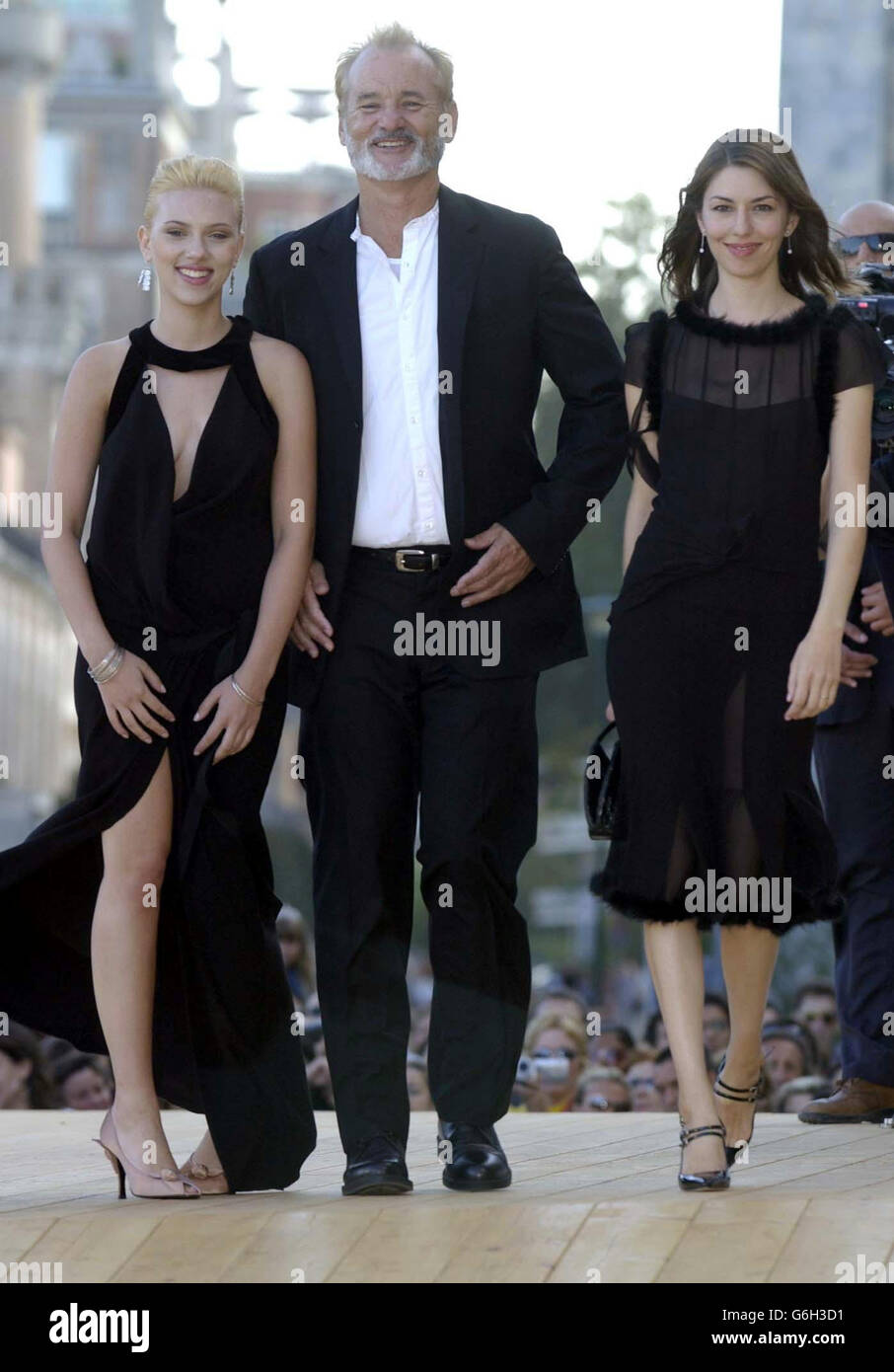 L'actrice Scarlett Johansson, l'actrice Bill Murray et la réalisatrice Sofia Coppola arrivent au Palazzo del Cinema de Venise pour la première de leur nouveau film "Lost in Translation" lors du 60ème Festival du film de Venise. Banque D'Images