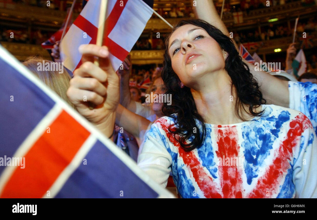 Un promenader apprécie la dernière nuit des Proms au Royal Albert Hall de Londres. Banque D'Images