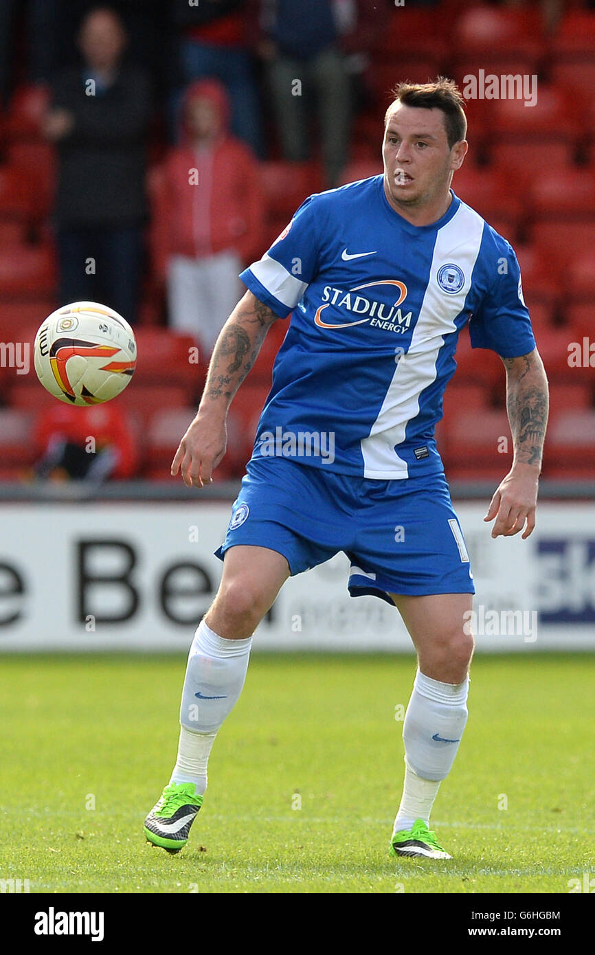 Soccer - Sky Bet League One - Crewe Alexandra v Peterborough United - Alexandra Stadium. Lee Tomlin, Peterborough-Uni Banque D'Images