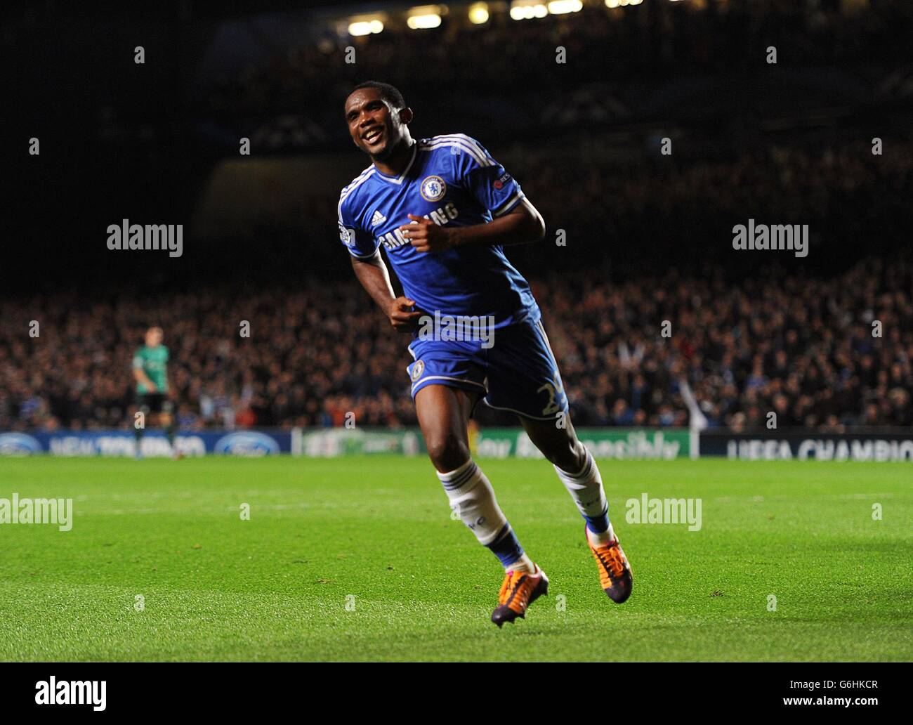 Samuel ETO'o, de Chelsea, célèbre le deuxième but de son côté le jeu Banque D'Images