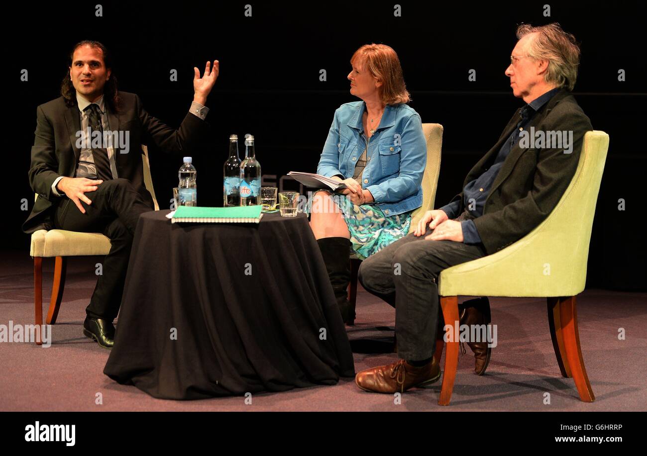 La physicienne théorique Nima Arkani-Hamed (à gauche), la chaîne Martha Kerney (au centre) et le romancier Ian McEwan (à droite) lors d'un discours au Musée des Sciences de Londres, en prévision de l'ouverture de la nouvelle exposition « Collider » du musée Banque D'Images