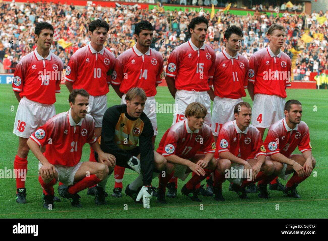 EURO 96 - FOOTBALL - Ecosse / Suisse. Groupe d'équipe Suisse Photo Stock -  Alamy