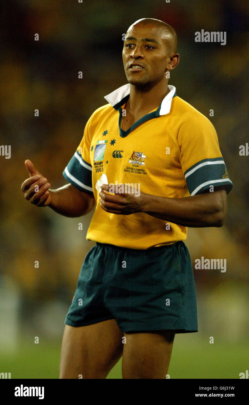 Le capitaine australien George Gregan lors du match d'ouverture de la coupe du monde de rugby 2003 contre l'Argentine au stade Telstra de Sydney.PAS D'UTILISATION DE TÉLÉPHONE MOBILE.LES SITES INTERNET NE PEUVENT UTILISER QU'UNE IMAGE TOUTES LES CINQ MINUTES PENDANT LE MATCH. Banque D'Images