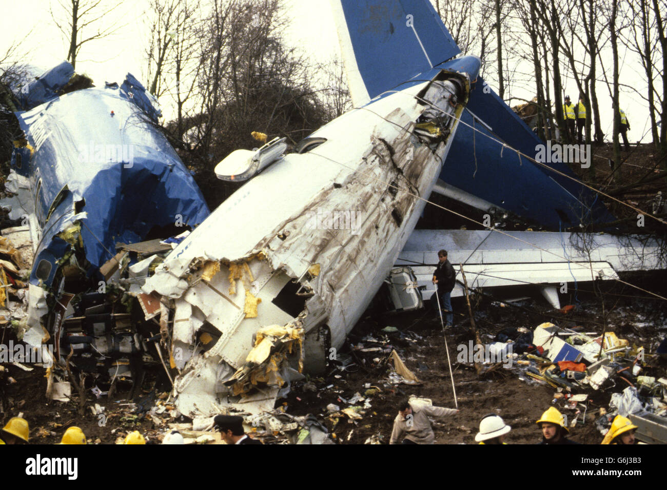 Catastrophes et accidents - Kegworth Air Disaster - M1, Leicestershire.La section de queue de l'épave de l'avion sur le remblai M1. Banque D'Images