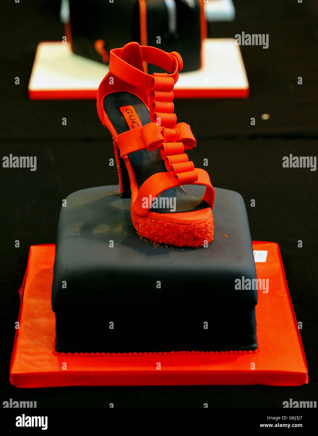 Gâteau dans la catégorie des chaussures et des sacs à main prêt à être jugé à Cake International, NEC, Birmingham. Banque D'Images