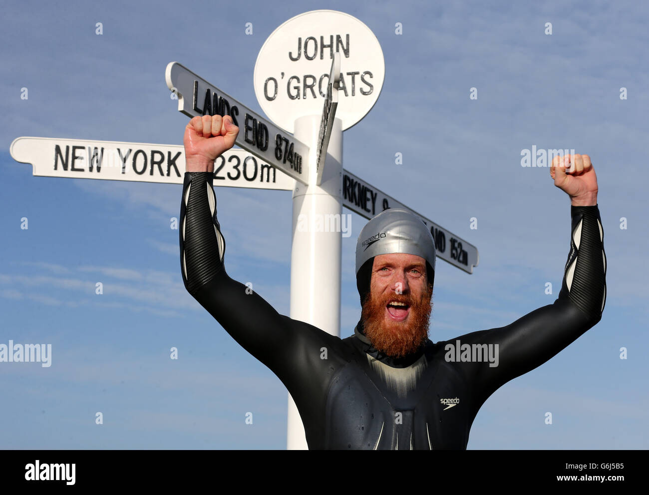 Sean Conway, nageur de charité, 32 ans, arrivant à John O'Groats, dans le nord de l'Écosse, après avoir été la première personne à nager de Lands End à John O'Groats. Banque D'Images