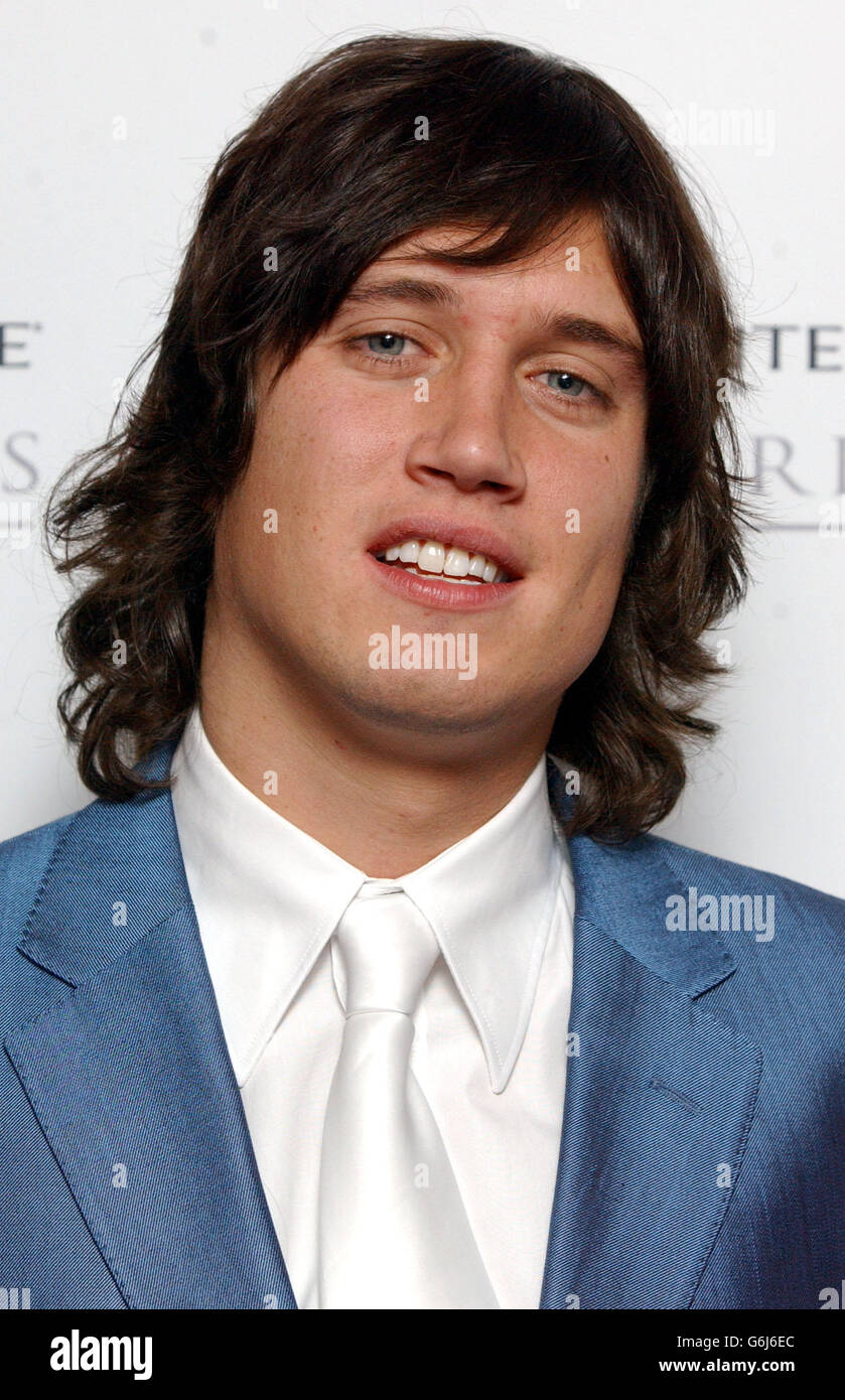 Vernon Kay arrive pour les Pantene Pro-V Awards annuels au Royal Albert Hall dans le centre de Londres.Les prix, connus sous le nom de « Oscars » de l'industrie de la beauté, reconnaissent les talents des photographes, des artistes de maquillage, des coiffeurs, des mannequins et des journalistes de la beauté. Banque D'Images