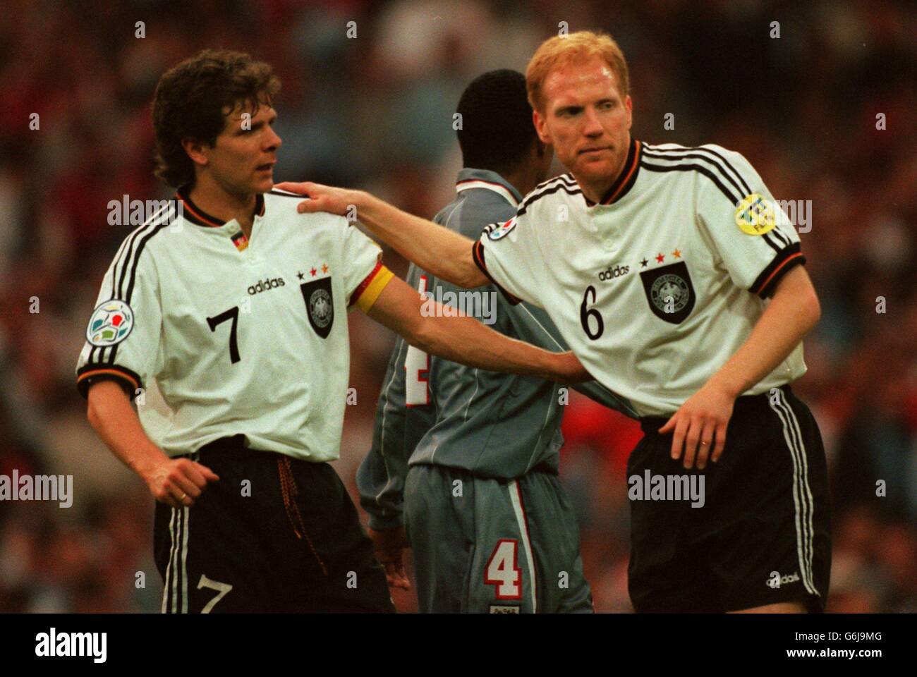 Football, demi-finale Euro 96. Angleterre contre Allemagne, Wembley.  Andreas Moller et Matthias Sammer, Allemagne Photo Stock - Alamy