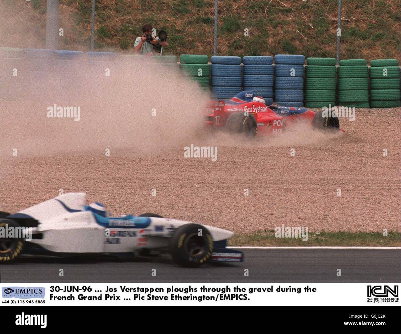 30-JUIN-96, Jos Verstappen plère à travers le gravier pendant le Grand Prix de France Banque D'Images