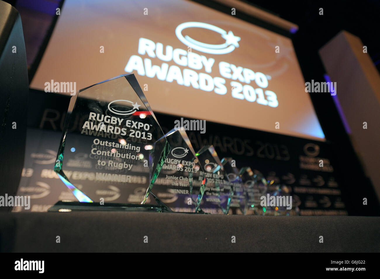 Une vue générale des trophées du premier jour de l'Expo Rugby 2013 à Twickenham. Banque D'Images
