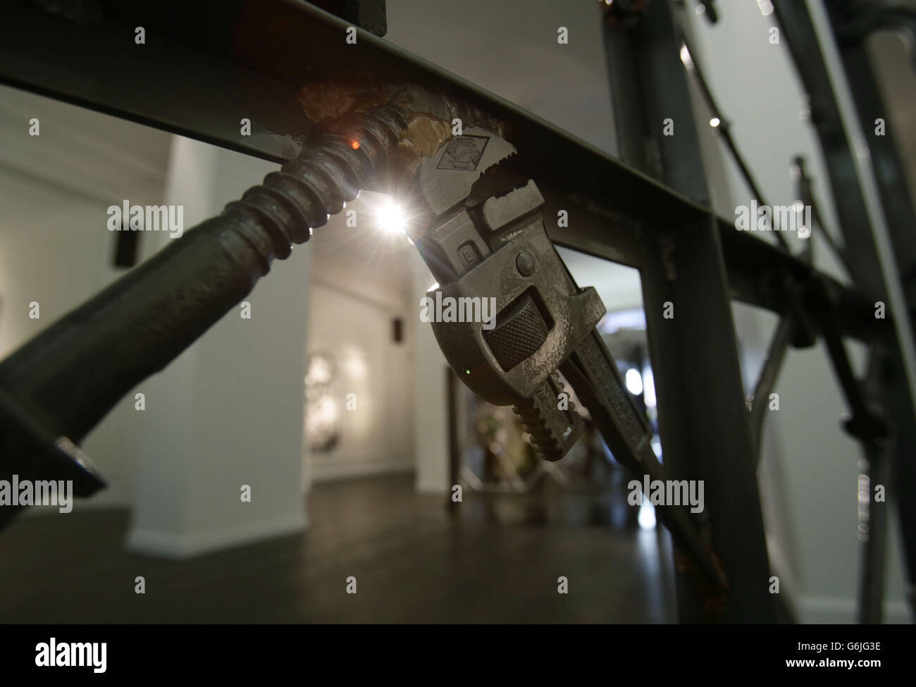 Un détail de 'l'écran d'ironnwork' à un aperçu de la presse de Bob Dylan: Mood Swings - une exposition de ses œuvres et peintures de fer - à la galerie Halcyon dans le centre de Londres. Banque D'Images