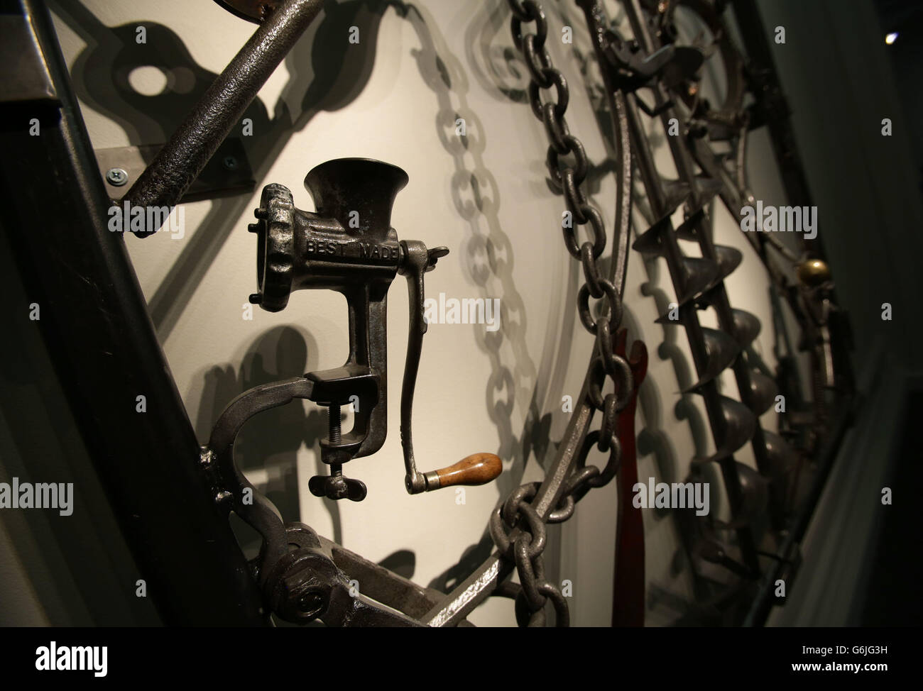 Un détail de l'une des pièces exposées lors d'un aperçu de la presse de Bob Dylan: Mood Swings - une exposition de ses œuvres et peintures de fer - à la galerie Halcyon dans le centre de Londres. Banque D'Images