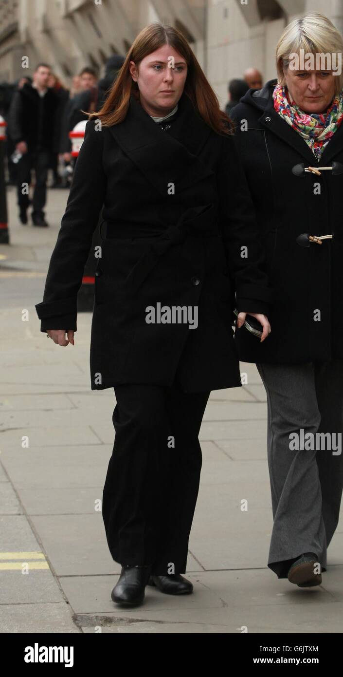 L'épouse de Fusilier Lee Rigby, Rebecca Rigby, assassinée à l'Old Bailey pendant le procès de Michael Adebolajo, 28 ans, et de Michael Adebowale, 22 ans, qui sont accusés de son meurtre. Banque D'Images