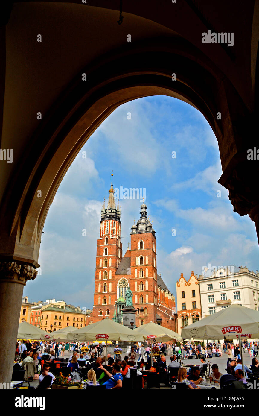 L'église Sainte Marie place du marché principal de Cracovie Pologne Banque D'Images