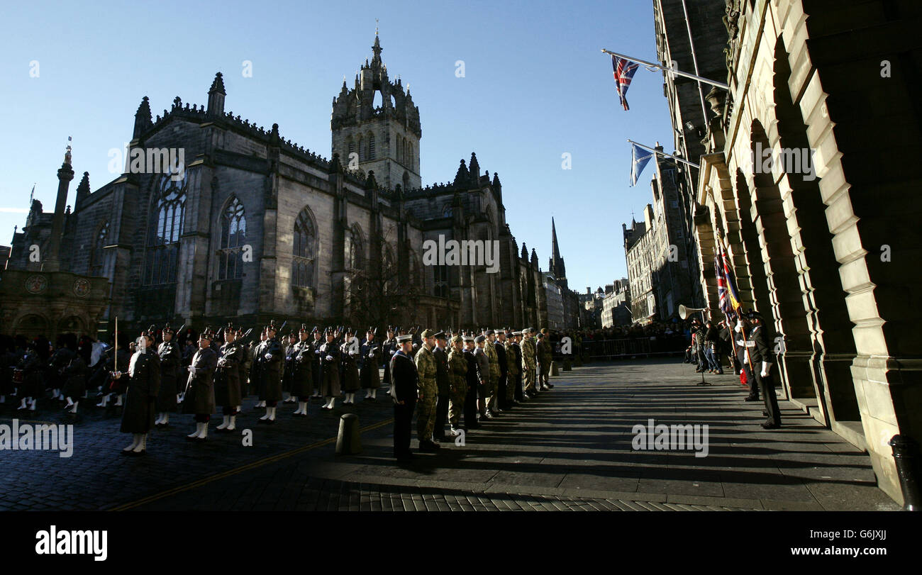 Le dimanche du souvenir est marqué à l'extérieur de la cathédrale St Giles à Édimbourg, en Écosse. Banque D'Images