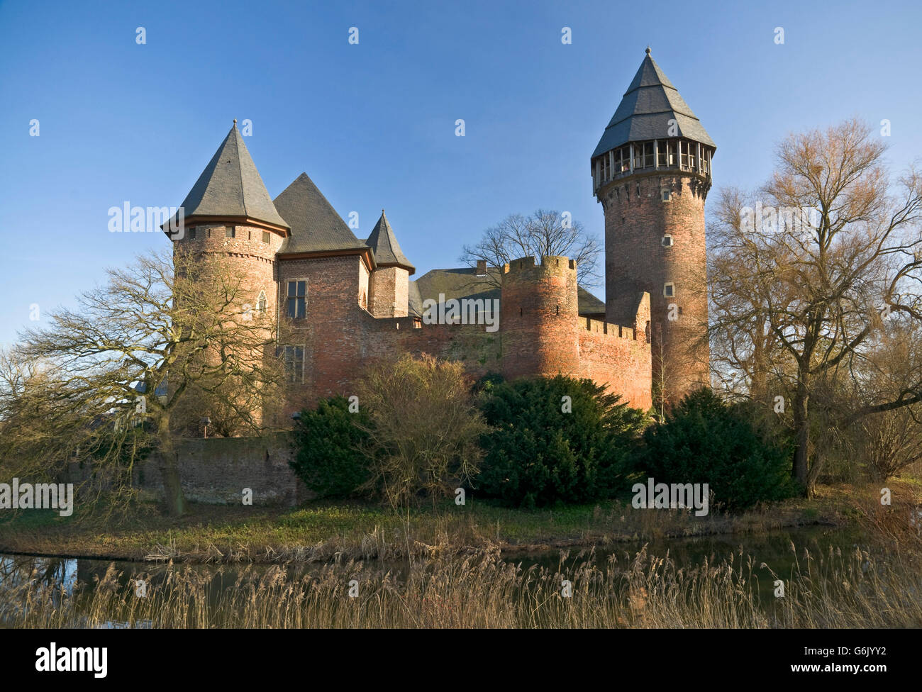 Burg Linn château à douves, à Krefeld Linn, Rhénanie du Nord-Westphalie Banque D'Images