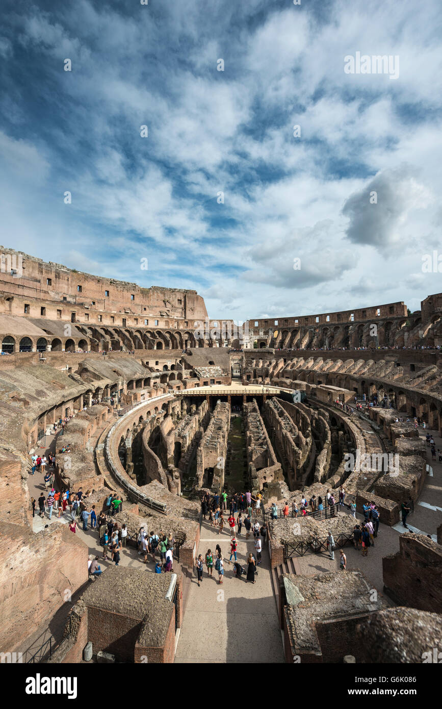 Colisée, l'amphithéâtre, de l'intérieur, Rome, Latium, Italie Banque D'Images