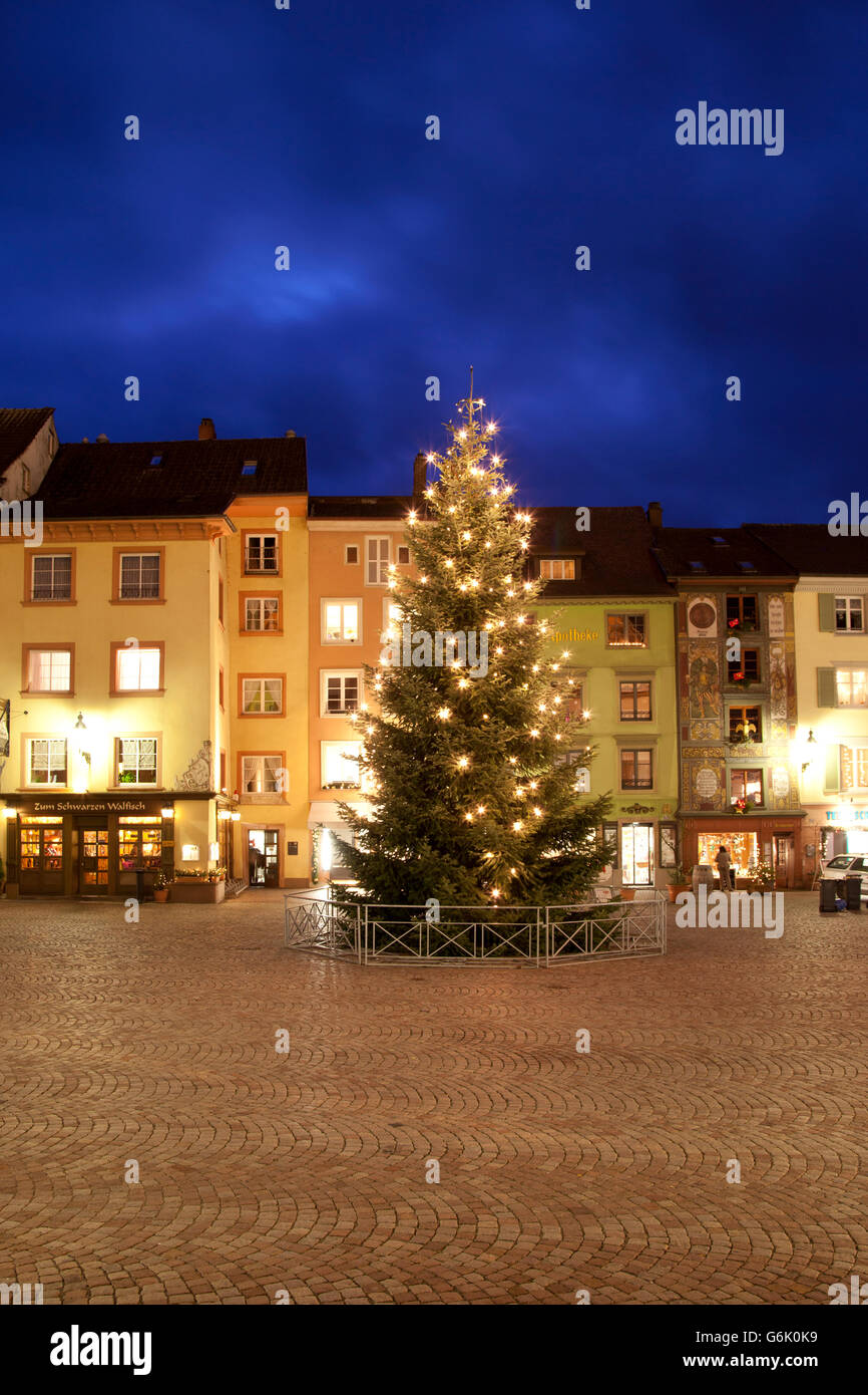 Maisons de caractère de Muensterplatz, carrés, arbre de Noël, quartier de Bad Säckingen Waldshut, Rhin supérieur, Forêt-Noire Banque D'Images