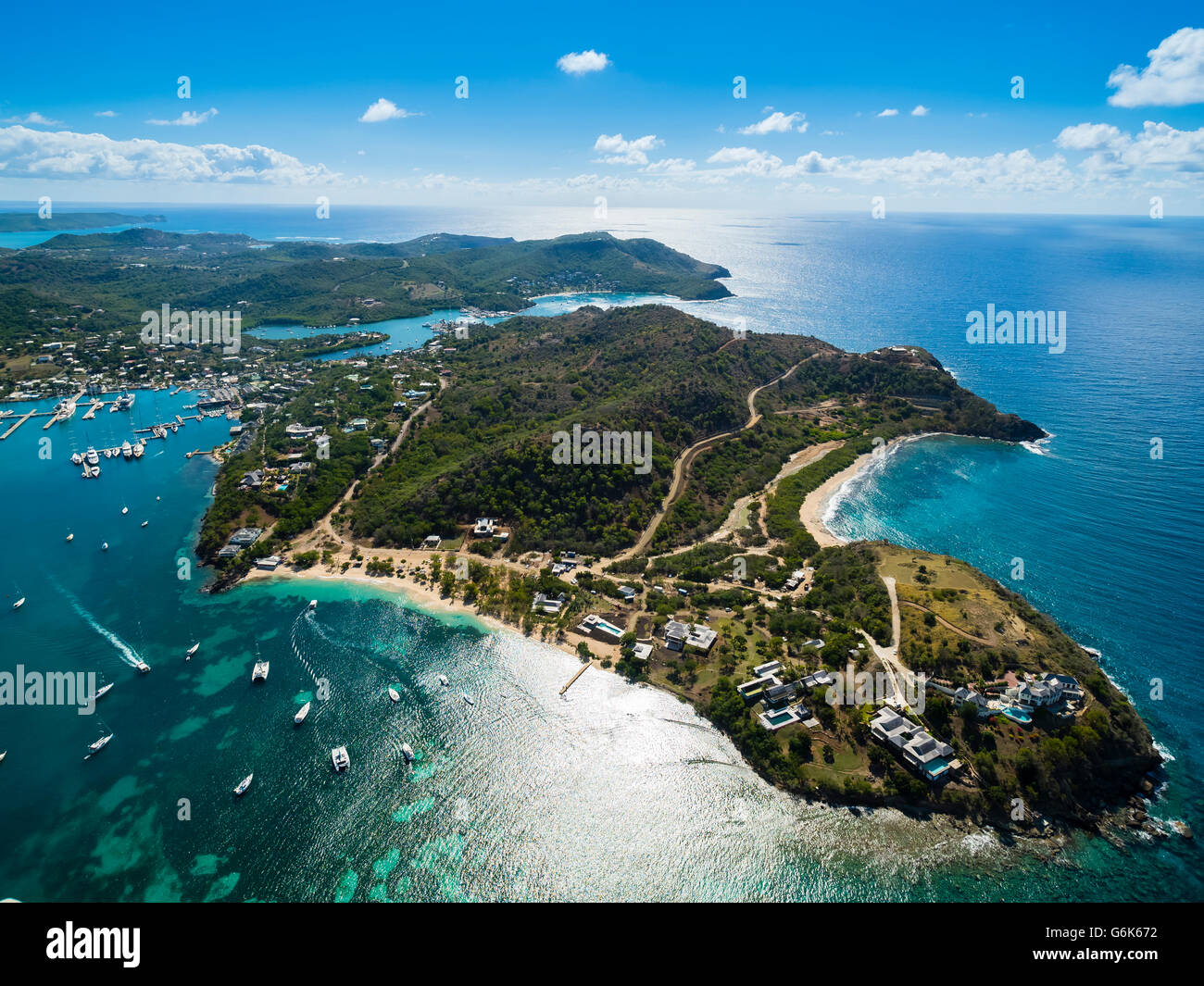 Antilles, Antigua-et-Barbuda, Antigua, vue aérienne, English Harbour et Windward Bay Banque D'Images