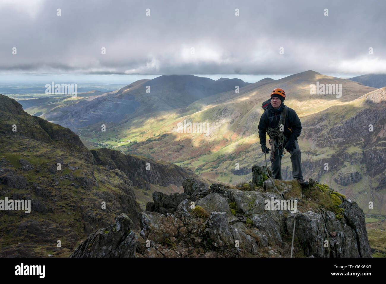 UK, au nord du Pays de Galles, Snowdonia, CWM Glas, Garnedd Ugain Clogwyn, y Parson, alpiniste Banque D'Images