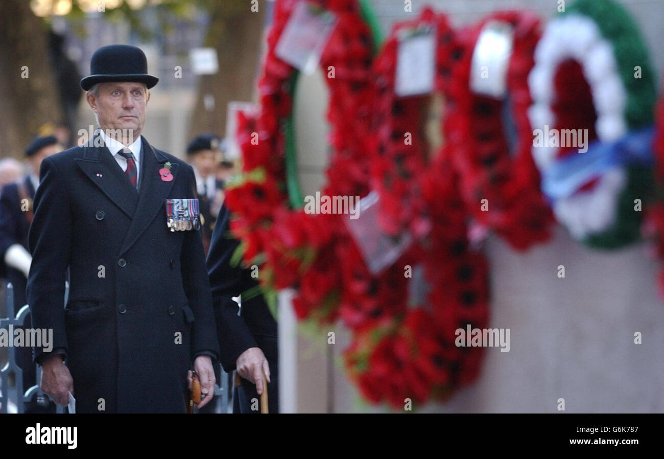 Le général Sir Michael Rose, ancien commandant des forces britanniques dans les Malouines et en Bosnie, participe au défilé du souvenir annuel au Cenotaph à Londres, organisé par l'Association des ex-militaires et des femmes juives. Banque D'Images