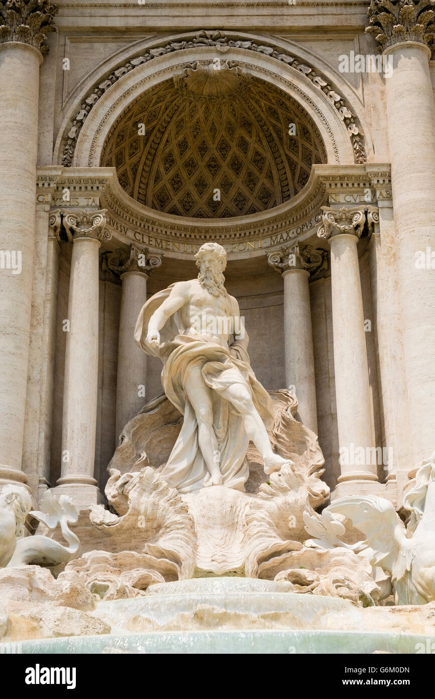 Fontaine de Trevi ou Fontana di Trevia à Rome Italie Banque D'Images