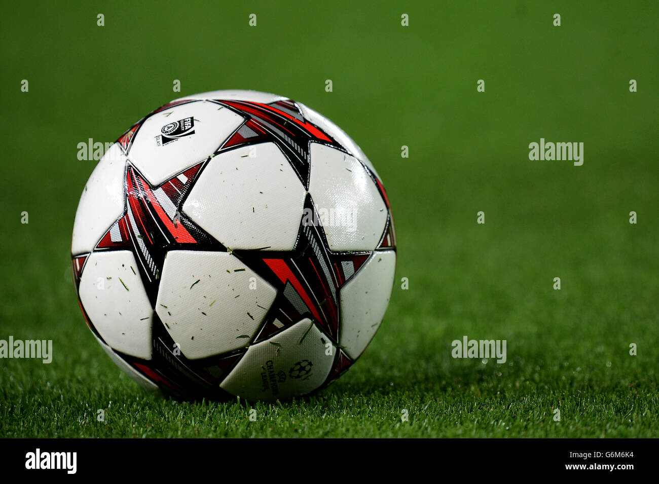 Vue détaillée d'une balle de match officielle de la Ligue des Champions d'Adidas UEFA Banque D'Images