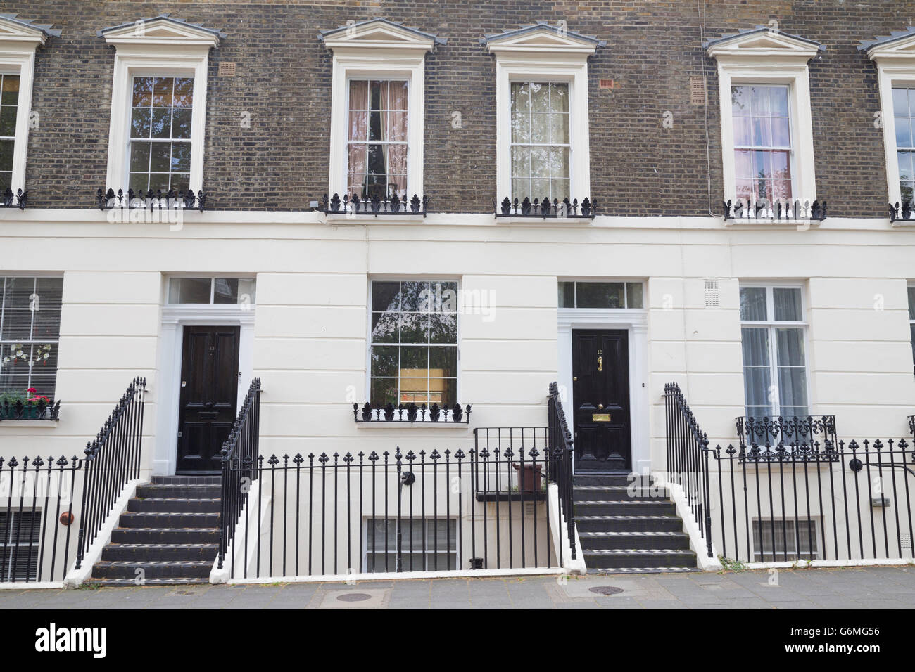 Terrasse extérieure du centre de Londres en rangée à partir de la fin ou au début de l'ère victorienne géorgienne dans Wren Street, London WC1 Banque D'Images