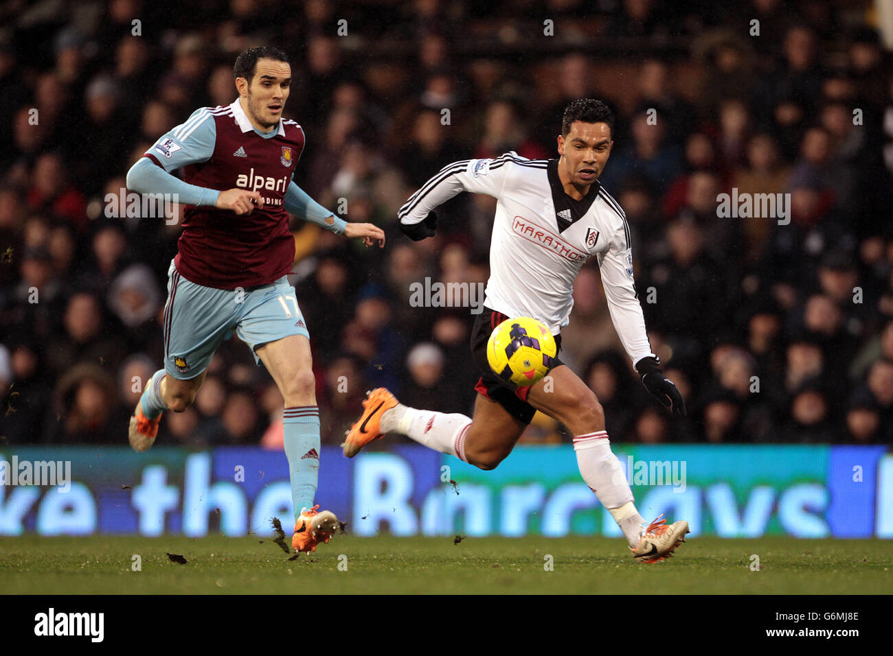Le Kieran Richardson de Fulham (à droite) prend le Joey O'Brien de West Ham United Banque D'Images