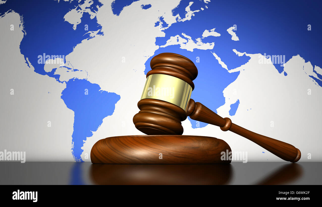 Système de droit international, de la justice, des droits de l'homme et du concept d'entreprise globale avec un marteau et carte du monde dans l'arrière-plan. Banque D'Images